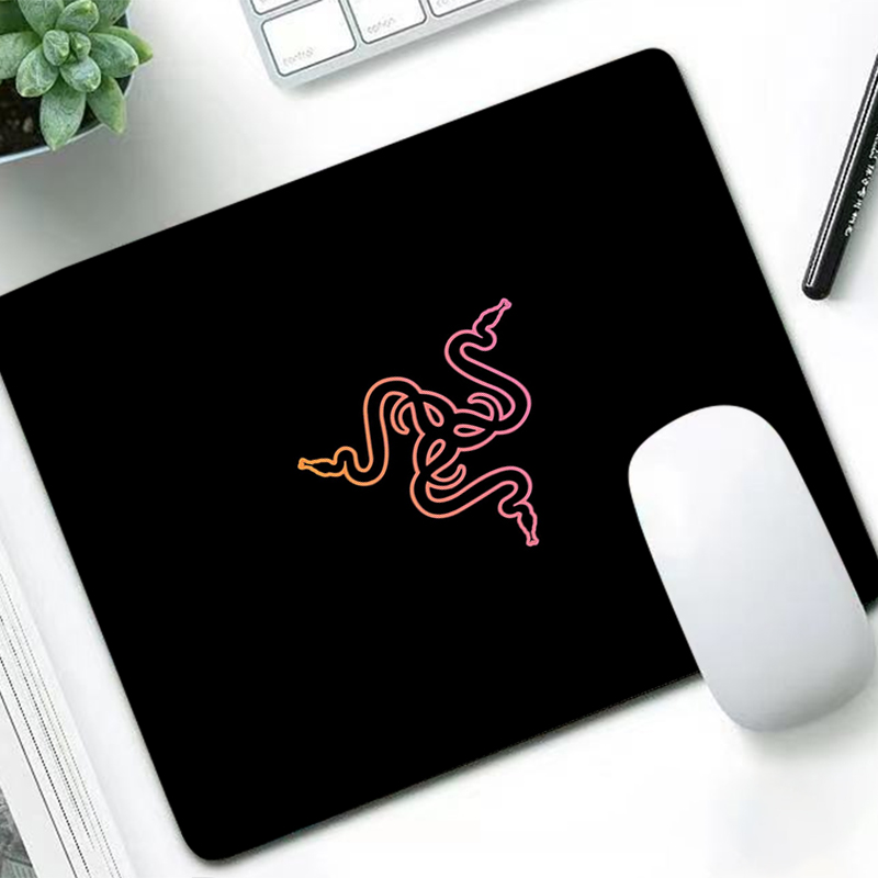 Gaming Accessories For Laptop - Razer Luxus Mauspad Anime Gamer Schreibtisch
